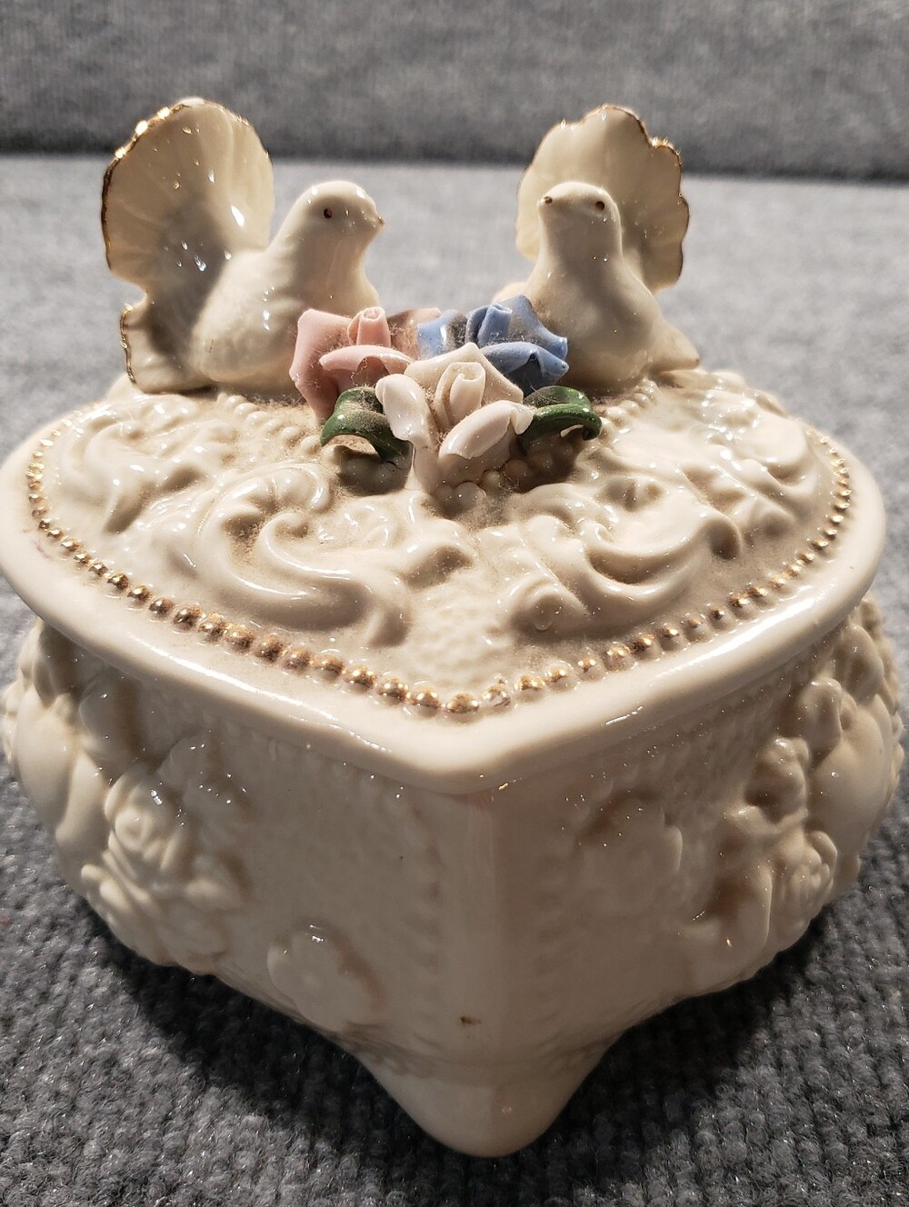 Vtg Love Birds Lrg Heart Shape Porcelain Trinket Box 5.25x5.50" Dresser/Vanity